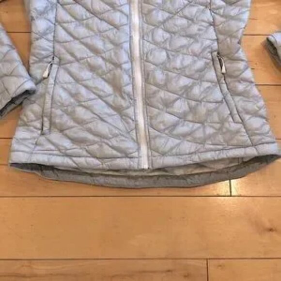 NorthFace Women’s Light Grey Thermaball Quilted Collar Jacket Size Small - Picture 6 of 9